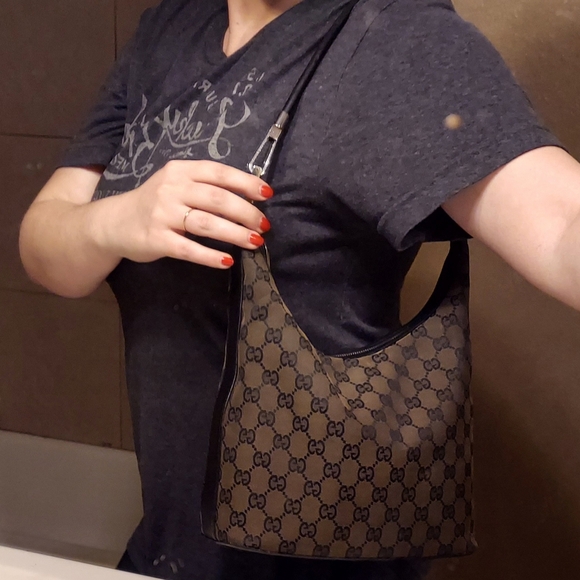 Gucci GG Small Canvas Shoulder Bag ๐ค๐ - Picture 9 of 13